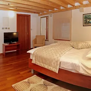 4* Hotell Monika